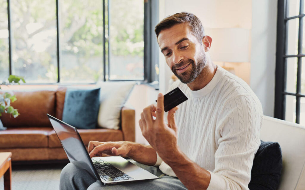 Man shopping online using eGifting